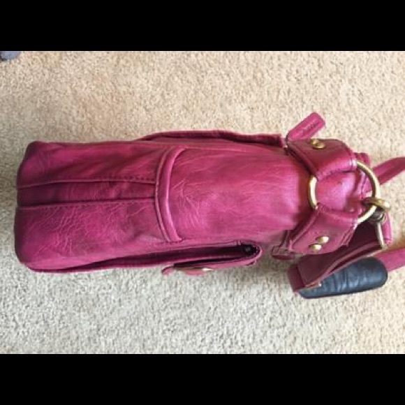 Kelly Moore Classic Camera Bag in Fuchsia - Picture 2 of 5